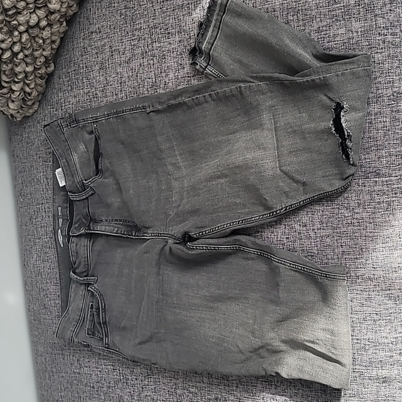 Old Navy Rockstar Super Skinny Jeans - Picture 2 of 8